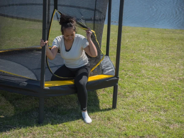 JumpKing 7.5-Foot Trampoline, with Enclosure, Black/Yellow - MadeInUSA - Image 4