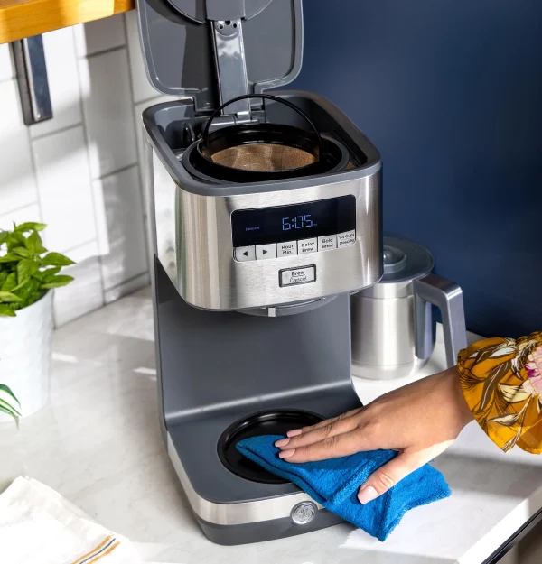 GE 10 Cup Drip Coffee Maker with Single Serve - MadeInUSA - Image 6