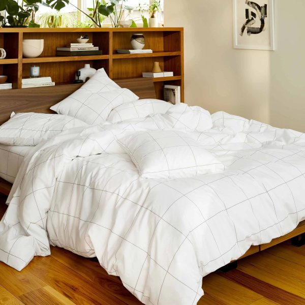 Cooling Cotton Percale Sheet Set - Duvet, Fitted Sheet, Flat Sheet, Pillowcases Size Queen in Black/White | Best Sheets for Hot Sleepers by Brooklinen - MadeInUSA - Image 2