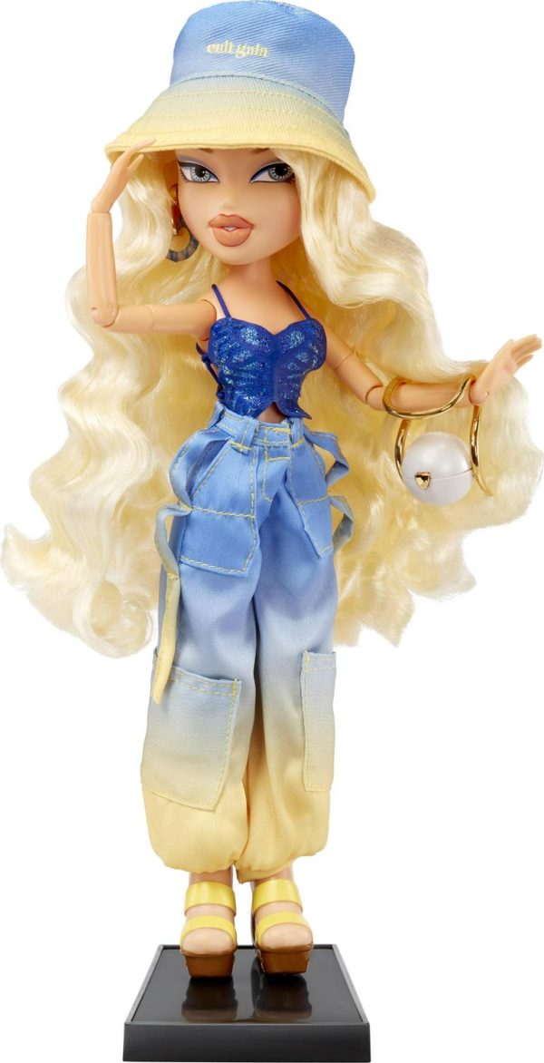 BratzA x Cult Gaia Special Edition Designer Cloea c Fashion Doll with 2 Outfits - Image 3