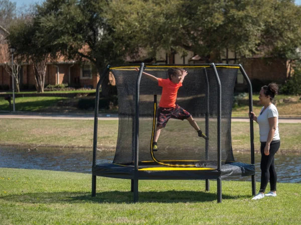 JumpKing 7.5-Foot Trampoline, with Enclosure, Black/Yellow - MadeInUSA